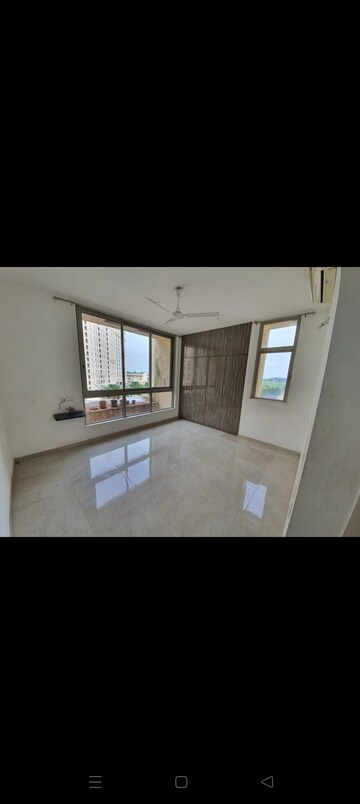 Room in 3 BHK Apartment at Hiranandani Estate Rodas Enclave, Ghodbunder Road – for Sale