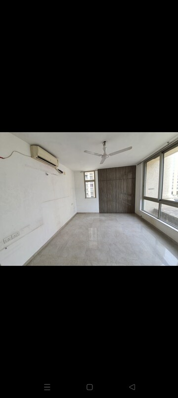 Room in 3 BHK Apartment at Hiranandani Estate Rodas Enclave, Ghodbunder Road – for Sale