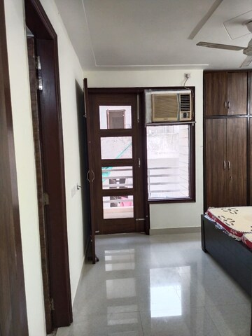 Room in 1 BHK Builder Floor at Sector 46 – for Rent