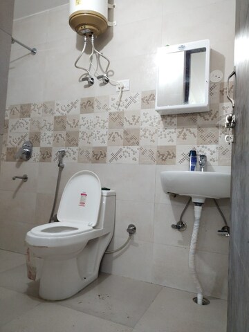 Bathroom in 1 BHK Builder Floor at Sector 46 – for Rent