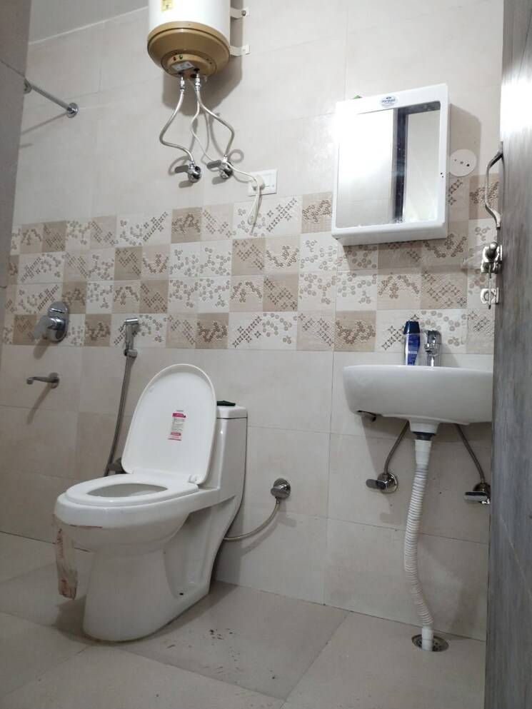 Bathroom, sector 46 1 Bedroom 900 Sq.Ft. Builder Floor In Sector 46 Gurgaon 7508191