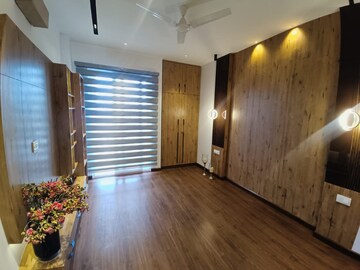 Room in 4 BHK Builder Floor at Ansal Sushant Lok I, Sector 43 – for Sale
