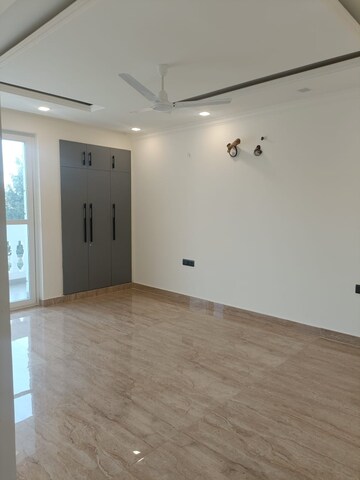 Room in 4 BHK Builder Floor at BP Homes, Sector 85 – for Sale