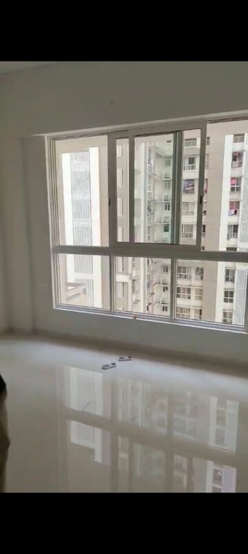 Kitchen in 1.5 BHK Apartment at Lodha Amara, Kolshet Road – for Sale