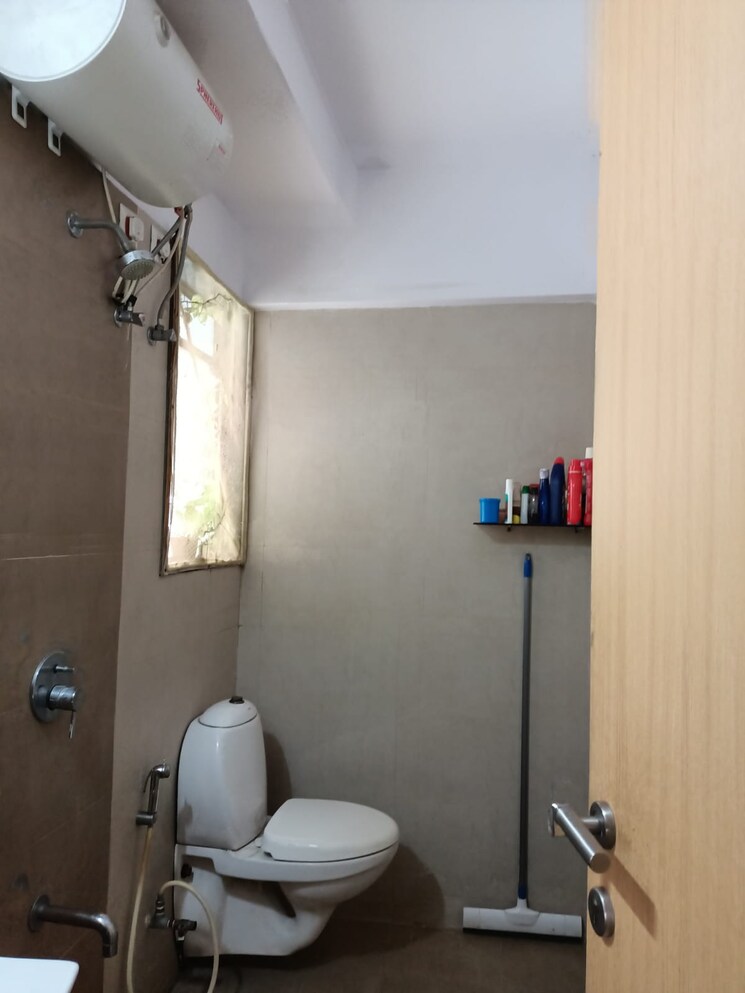 Bathroom, shyam-kunj-goregaon-west 1 Bedroom 410 Sq.Ft. Apartment In Goregaon West Mumbai 7508951