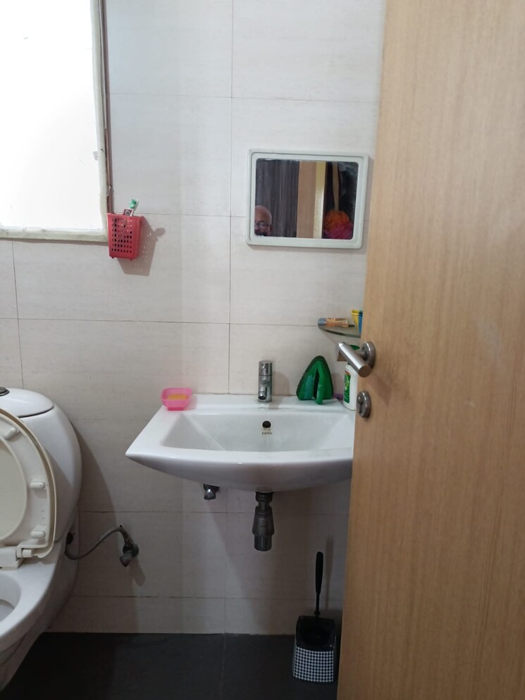 Bathroom, shyam-kunj-goregaon-west 1 Bedroom 410 Sq.Ft. Apartment In Goregaon West Mumbai 7508951