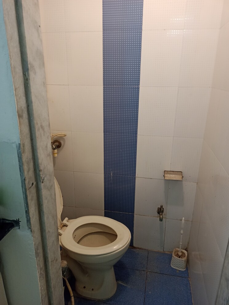 Bathroom, mahalaxmi-chs-parel 1 Bedroom 320 Sq.Ft. Apartment In Parel Mumbai 7509202