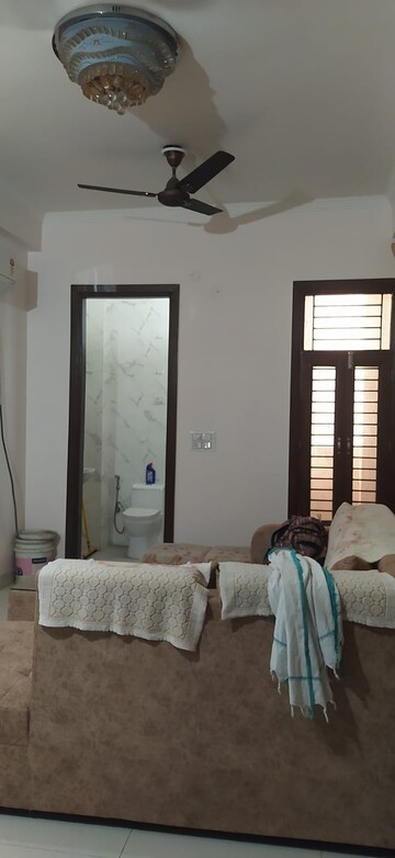 Room in 2 BHK Builder Floor at Anand Vihar – for Sale