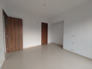 Room in 2 BHK Apartment at Kalpataru The Sunrise, Kolshet Road – for Sale