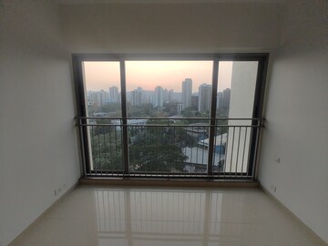 Room in 2 BHK Apartment at Kalpataru The Sunrise, Kolshet Road – for Sale