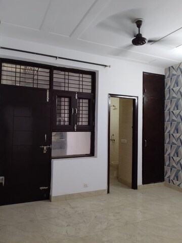 Room in 2.5 BHK Builder Floor at Sainik Colony – for Sale