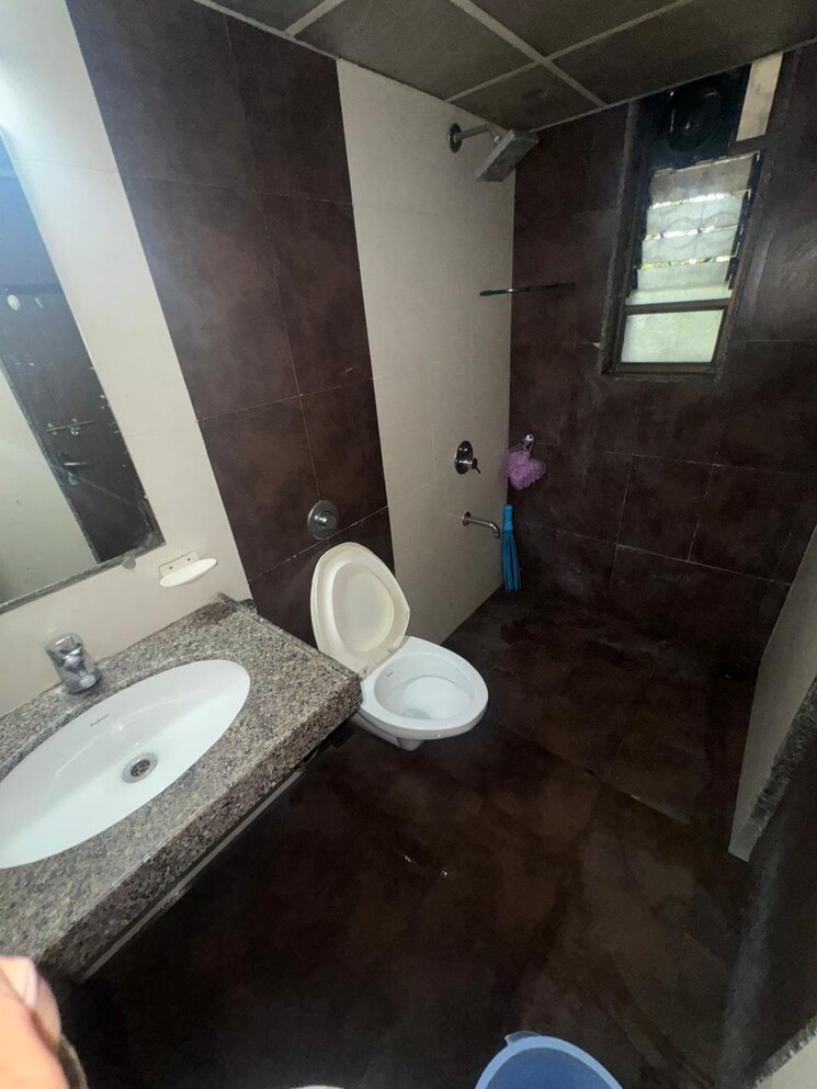 Bathroom, konark-kinara 2 Bedroom 1000 Sq.Ft. Apartment In Kalyani Nagar Pune 7510221