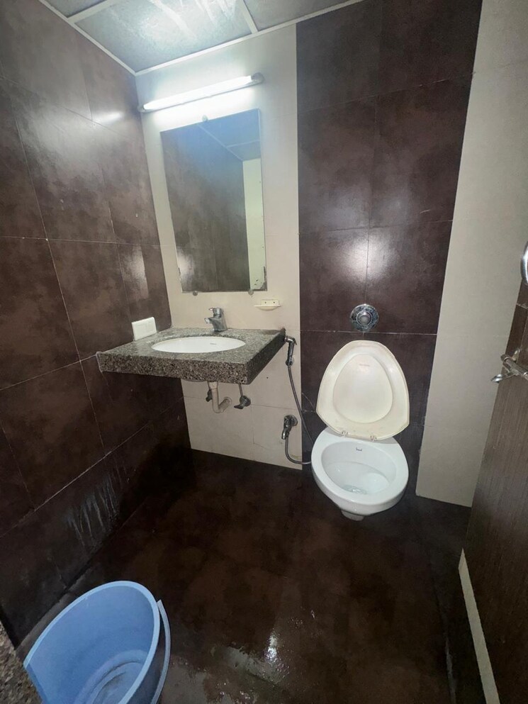 Bathroom, konark-kinara 2 Bedroom 1000 Sq.Ft. Apartment In Kalyani Nagar Pune 7510221