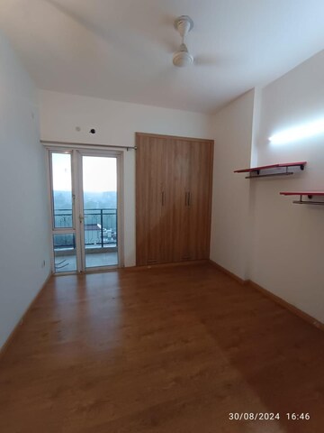 Room in 3 BHK Apartment at Moti Nagar – for Sale