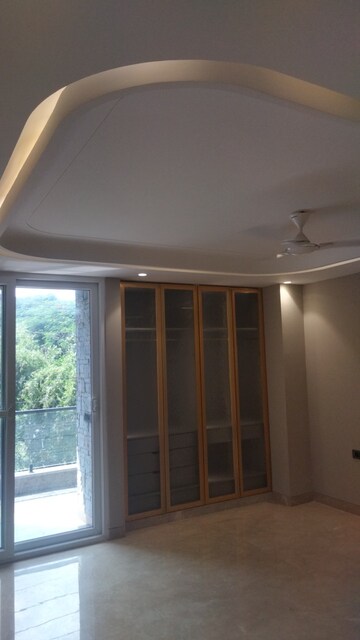 Building Lobby in 3 BHK Builder Floor at Anand Vihar – for Sale