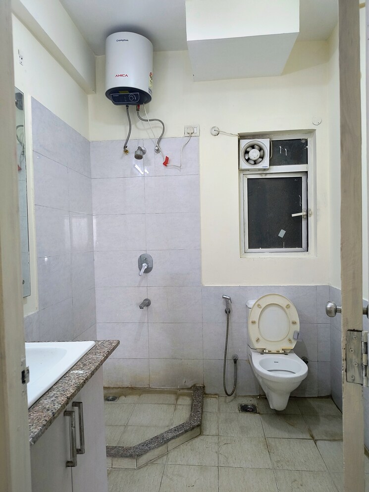 Bathroom, moti nagar 3 Bedroom 1620 Sq.Ft. Apartment In Moti Nagar Delhi 7510305