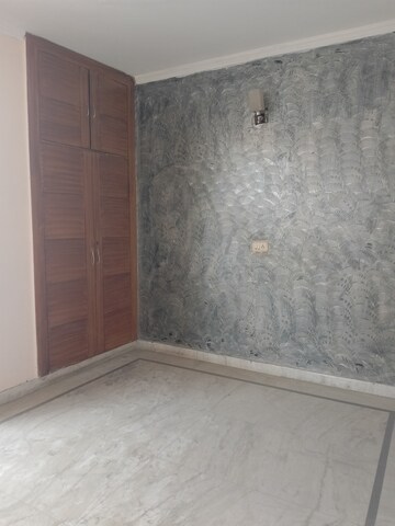 Room in 3.5 BHK Builder Floor at Sainik Colony – for Sale