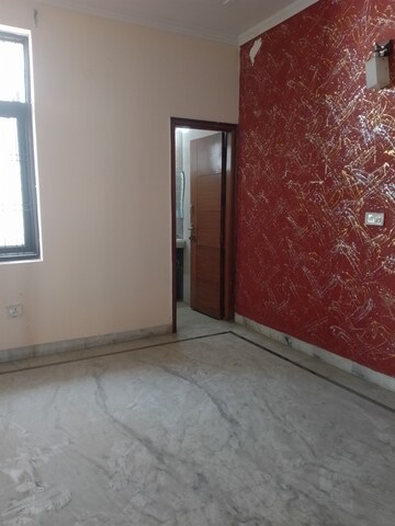 Room in 3.5 BHK Builder Floor at Sainik Colony – for Sale