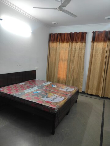 Room in 4 BHK Apartment at Vip Road – for Sale
