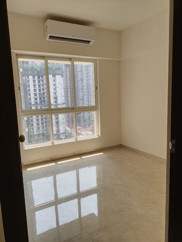 Room in 2 BHK Apartment at Lodha Amara, Kolshet Road – for Sale