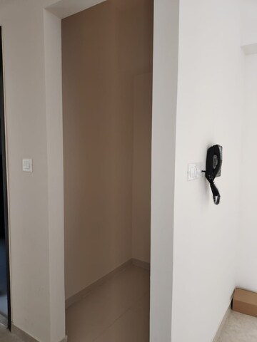 Room in 2 BHK Apartment at Lodha Amara, Kolshet Road – for Sale