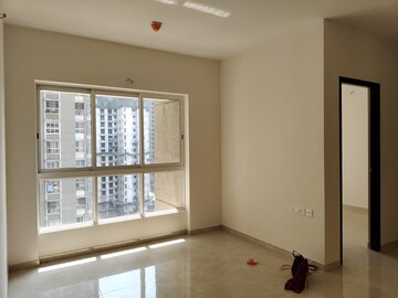 Room in 2 BHK Apartment at Lodha Amara, Kolshet Road – for Sale