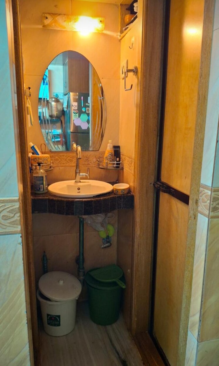 Bathroom, adarsh-nagar-chs-worli 2 Bedroom 600 Sq.Ft. Apartment In Worli Mumbai 7510446