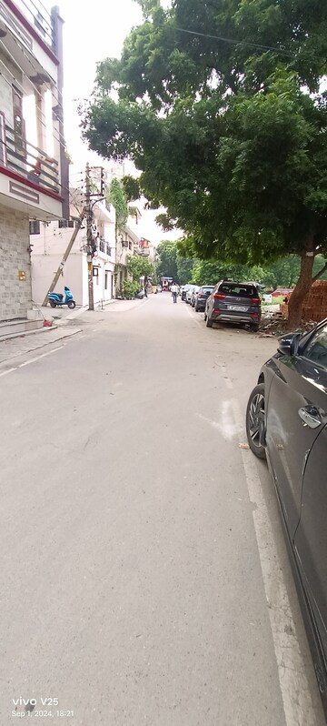  Plot – Nearby View at Om Plaza, Vasundhara Sector 15 - for Sale