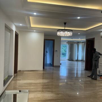 Parking in 5 BHK Builder Floor at South Mullanpur – for Sale