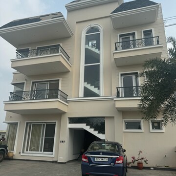 5 BHK Builder Floor – Exterior View View at South Mullanpur - for Sale