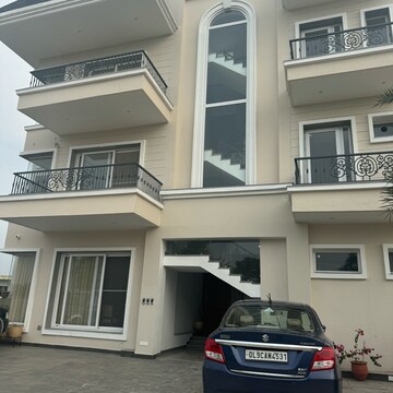 5 BHK Builder Floor – Exterior View View at South Mullanpur - for Sale