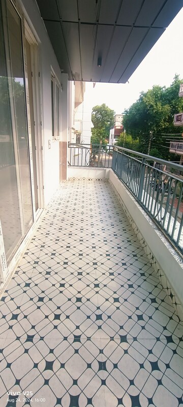 Balcony in 4 BHK Builder Floor at Ecnon Twin Towers, Vasundhara Sector 14 – for Sale