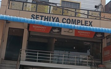 Showroom For Sale in Deva Road