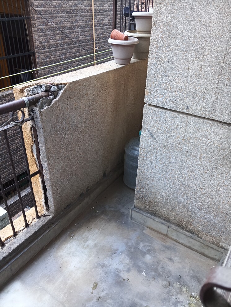 Balcony, shalimar garden 2.5 Bedroom 900 Sq.Ft. Builder Floor In Shalimar Garden Ghaziabad 7510953