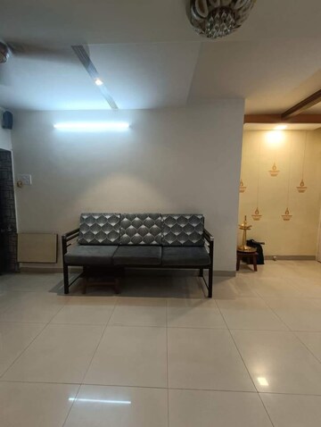Room in 2 BHK Apartment at Mulund East – for Sale