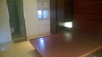 Room in 2 BHK Apartment at Andheri West – for Sale