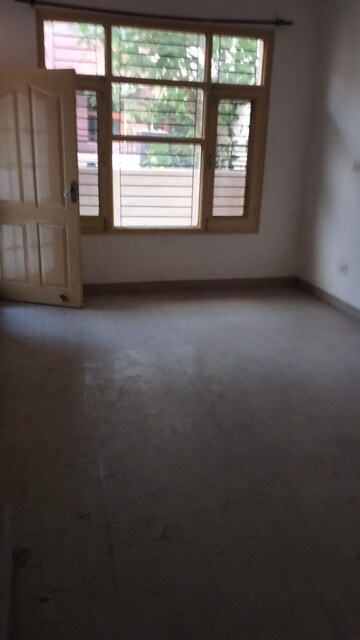 Room in 4 BHK Independent House at Guru Nanak Enclave, Dhakoli Village – for Sale