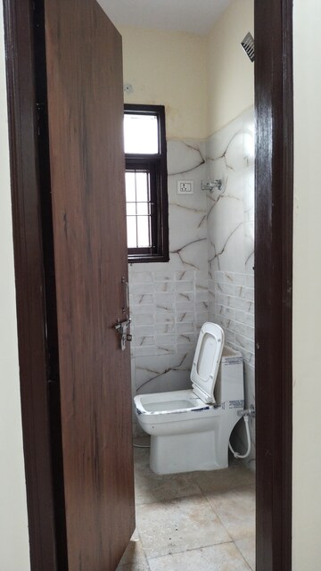 Bathroom in 2 BHK Builder Floor at Mayur Vihar Phase 1 – for Sale