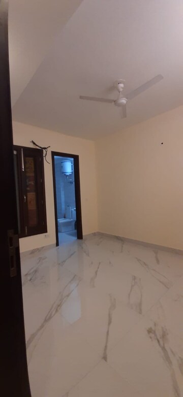 Room in 3 BHK Apartment at Mehrauli – for Sale