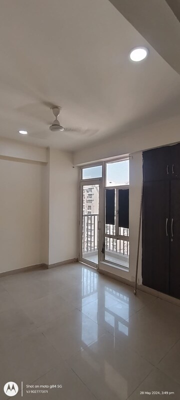 Room in 2 BHK Apartment at Gaur City 2 - 14th Avenue, Sector 16c Greater Noida – for Sale