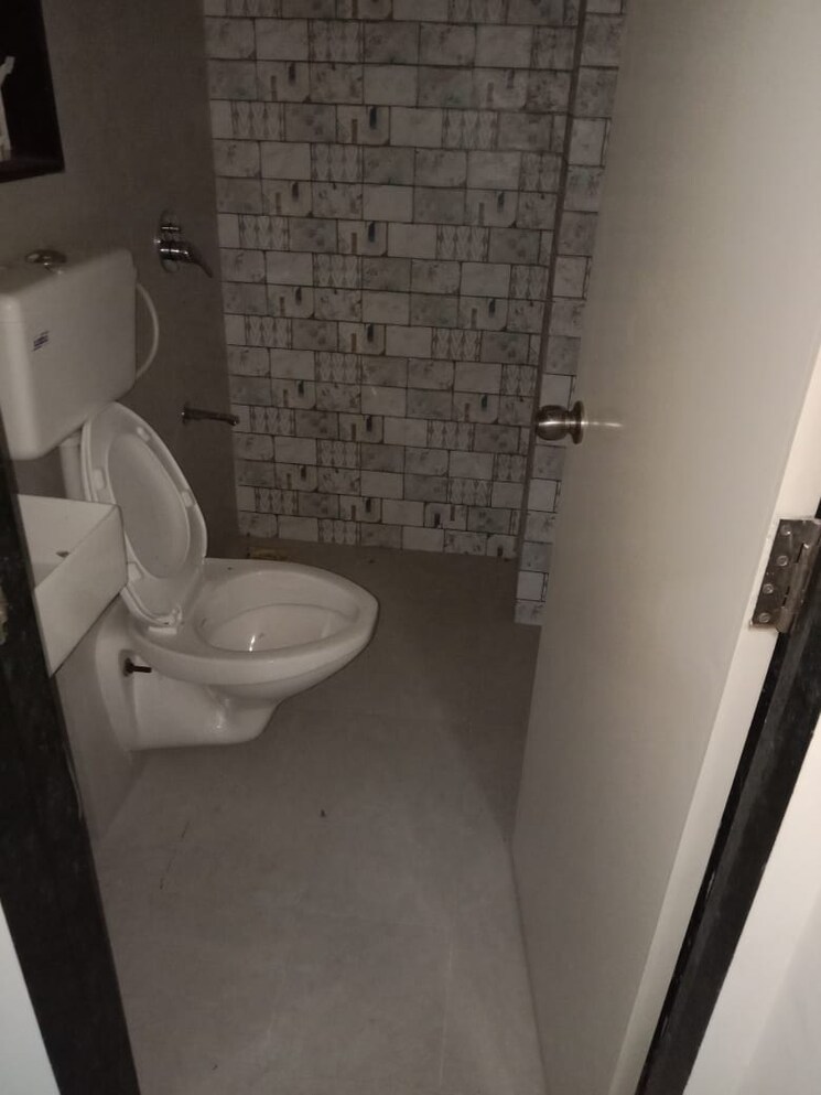 Bathroom, sanghvi-aaditya-heights 1 Bedroom 580 Sq.Ft. Apartment In Tardeo Mumbai 7512822