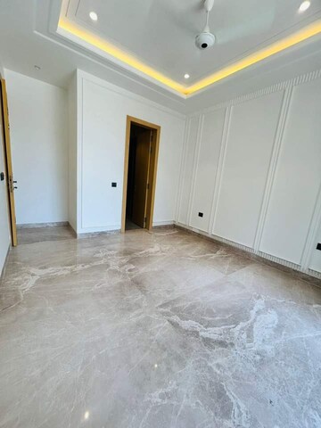 Room in 4 BHK Builder Floor at DLF Pink Town House, Dlf City Phase 3 – for Sale