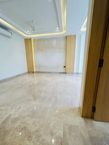 Room in 4 BHK Builder Floor at DLF Pink Town House, Dlf City Phase 3 – for Sale