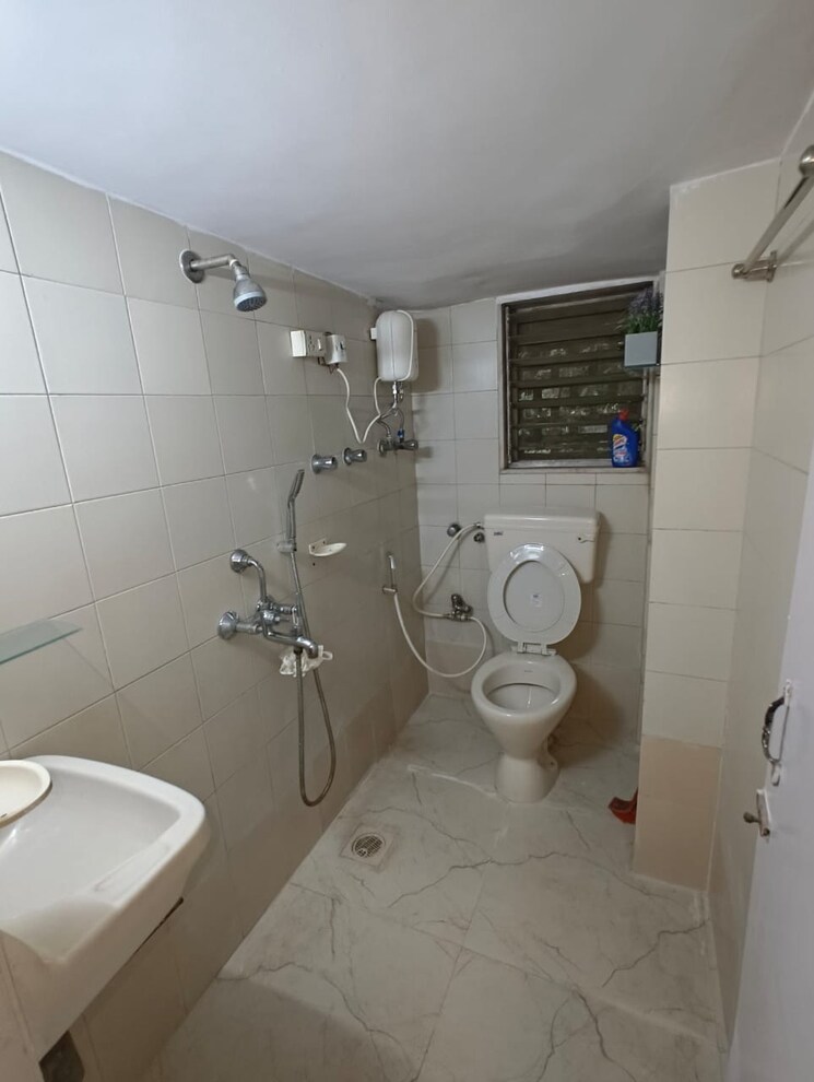 Bathroom, omkar-alta-monte 4 Bedroom 3311 Sq.Ft. Apartment In Malad East Mumbai 7513543