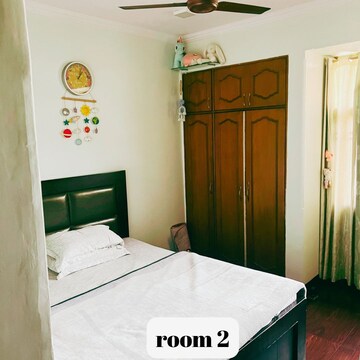 Bedroom in 3.5 BHK Apartment at Mayur Vihar Phase 1 – for Sale