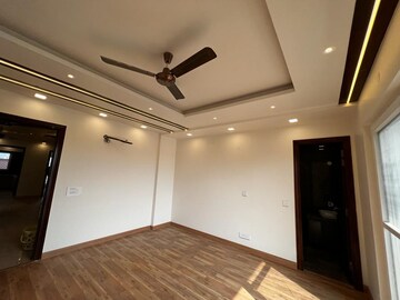 Bedroom in 3 BHK Builder Floor at Sector 16 – for Sale