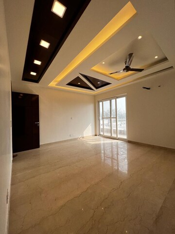 Bedroom in 3 BHK Builder Floor at Sector 16 – for Sale