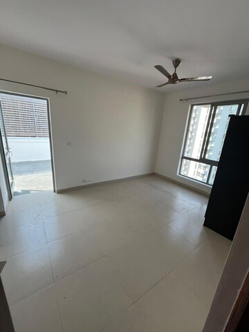 Room in 3 BHK Apartment at Vatika City Homes, Sector 83 – for Sale