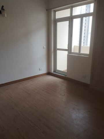Room in 3 BHK Apartment at Sikka Kaamna Greens, Sector 143a Noida – for Sale