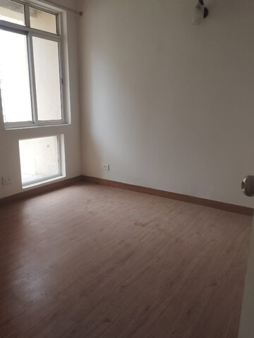 Room in 3 BHK Apartment at Sikka Kaamna Greens, Sector 143a Noida – for Sale